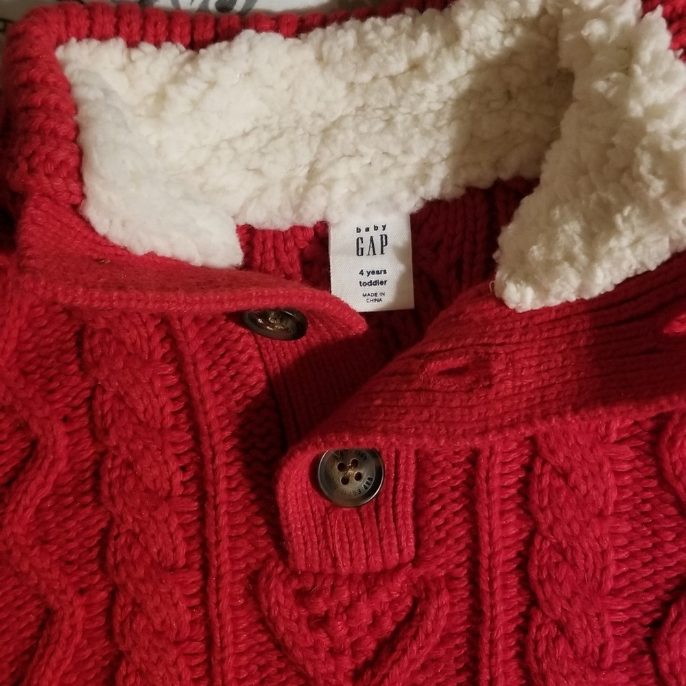 Boys Gap size 4 toddler cable knit sweater